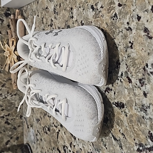 UNDER ARMOUR SHOES - Picture 2 of 3